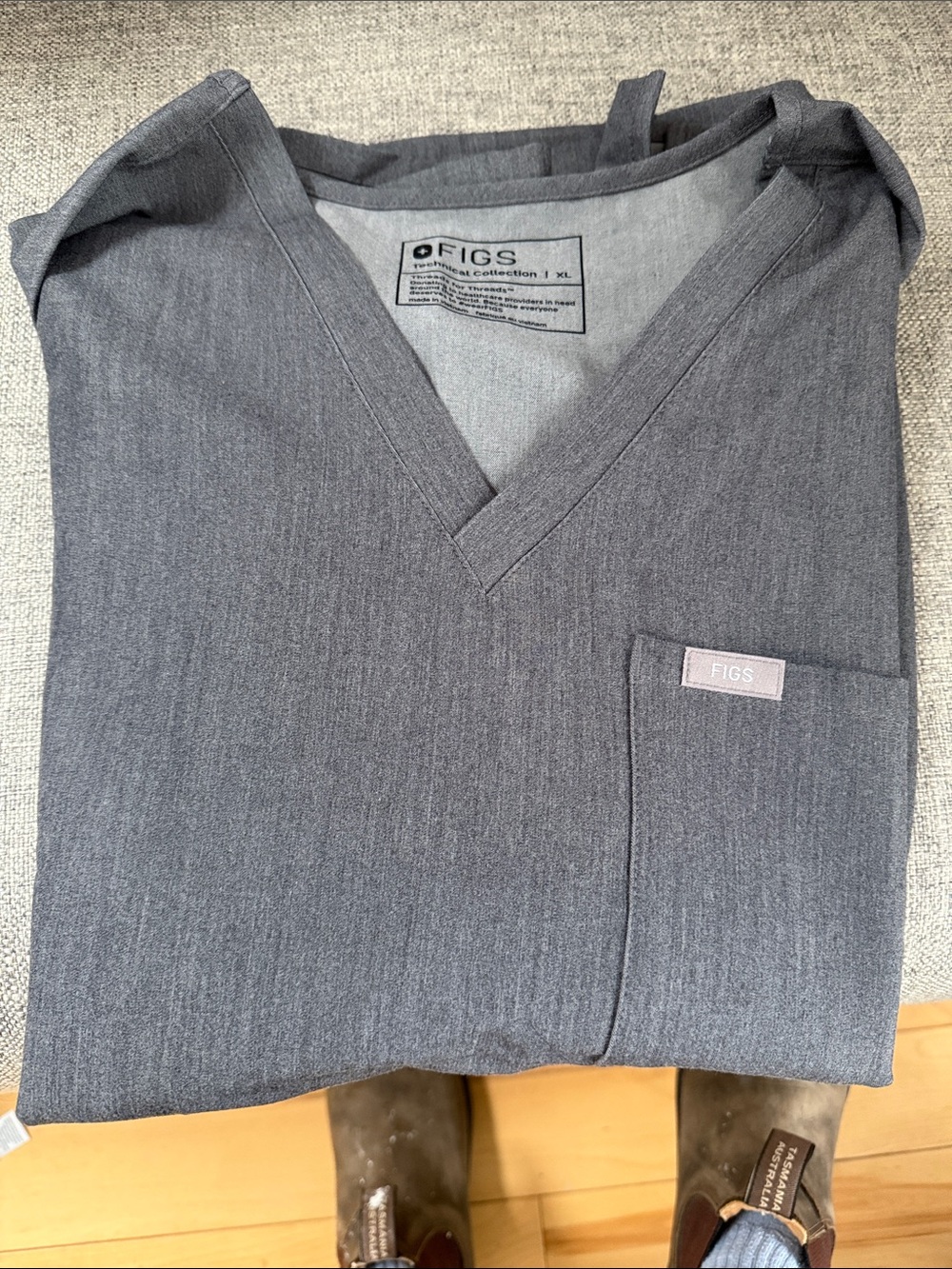Figs Men V-Neck Top in Charcoal Gray